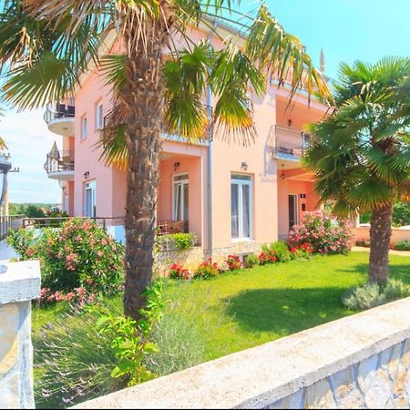 4 Palme Apartments A Funtana Buitenkant foto
