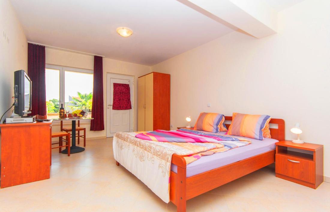 4 Palme Apartments A Funtana Buitenkant foto